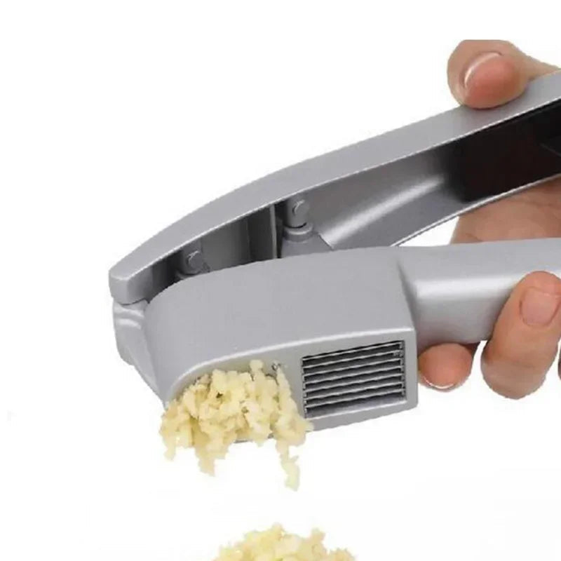2-in-1 Garlic Press and Slicer – Aluminum Alloy Kitchen Tool for Garlic Preparation 4