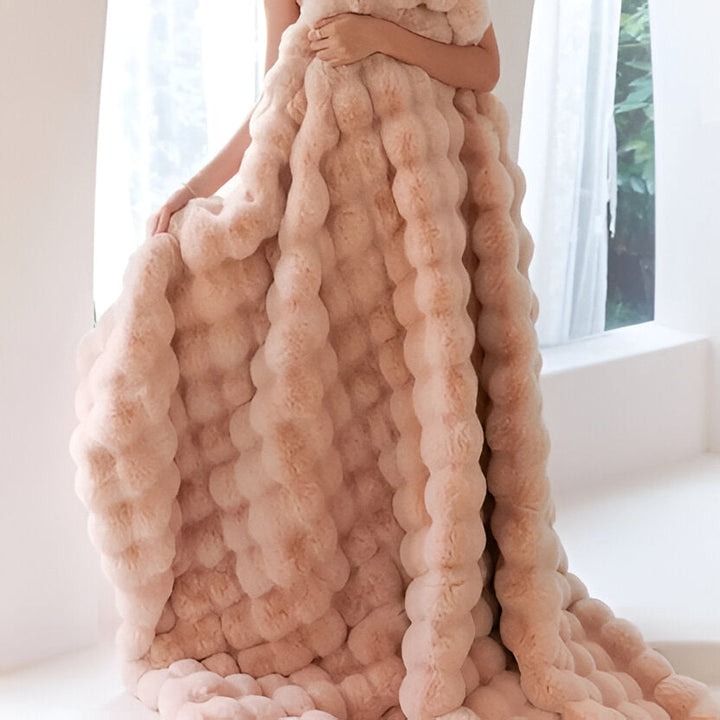 All-Season Plush Blanket | Lightweight Throw for Bed, Sofa or Travel | Machine Washable, Cosy Year-Round Comfort