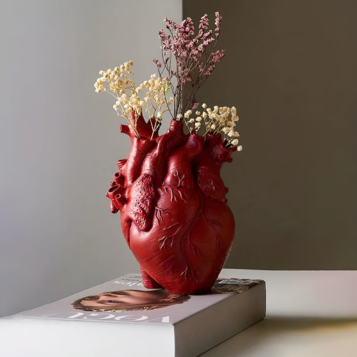 Heart-Shaped Resin Vase | Red, Black, White or Gold Colour Options | Modern Decorative Accent for Fresh or Dried Flowers 5