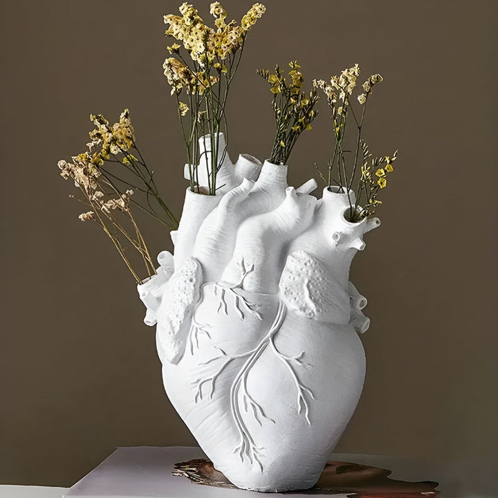 Heart-Shaped Resin Vase | Red, Black, White or Gold Colour Options | Modern Decorative Accent for Fresh or Dried Flowers 2