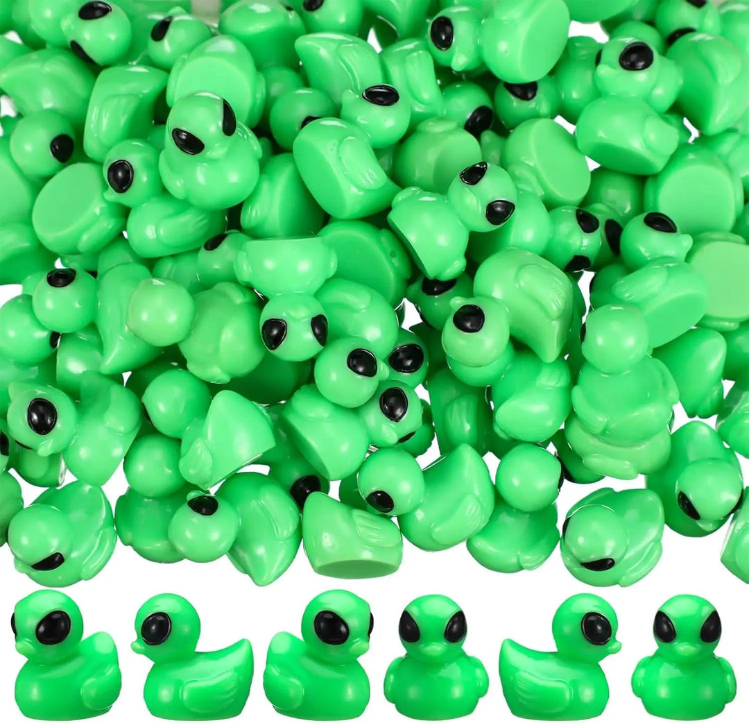 Mini Alien Duck Figurines Resin | 50-Piece Set for Party Favours &amp; Desk Décor | Sci-Fi Style Halloween Accents