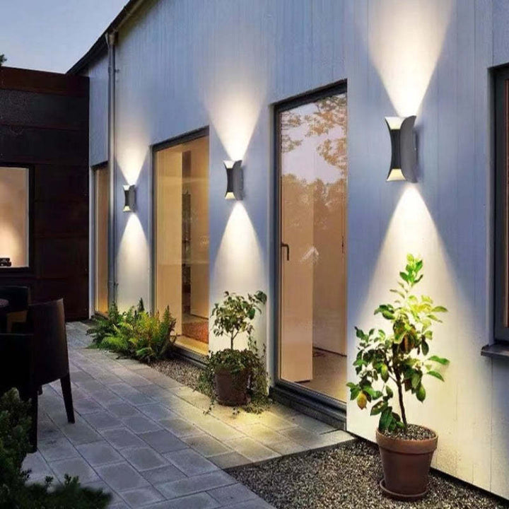 Modern Curved LED Outdoor Wall Light