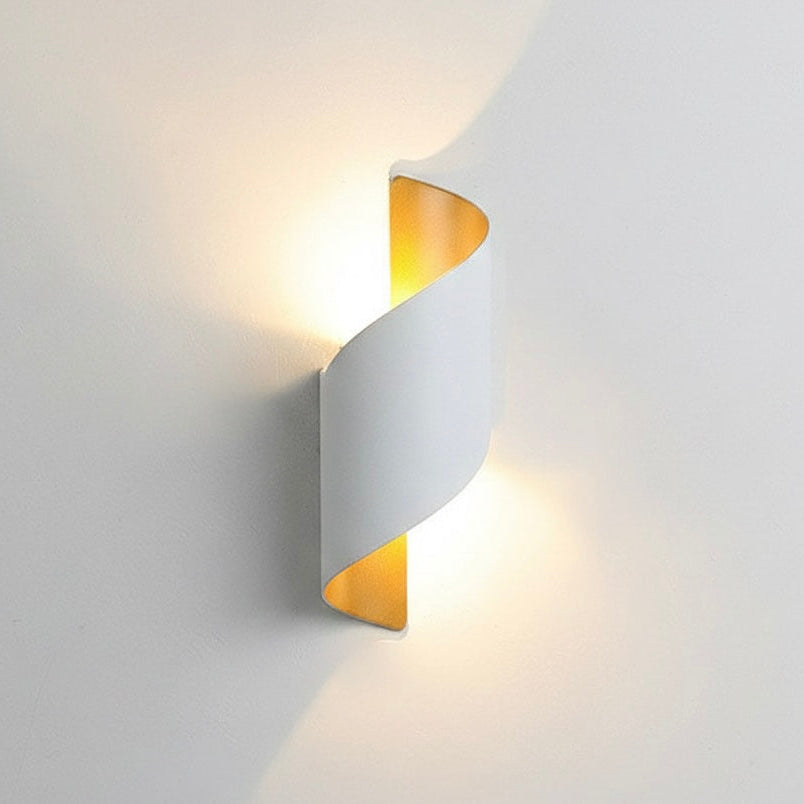 Artistic ModernCurl LED wall light providing soft, energy-efficient illumination
