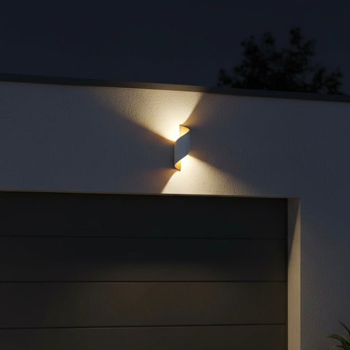 Artistic ModernCurl LED wall light providing soft, energy-efficient illumination